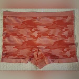 ASHLEY STEWART SEAMLESS CORAL CAMO BOYSHORT PANTY - SIZE: 26/28